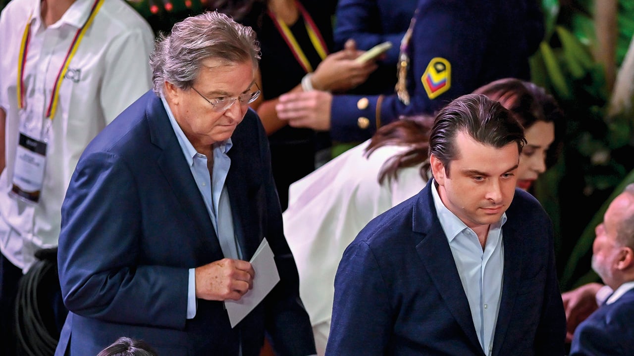 Jaime Gilinski y su hijo Gabriel Gilinski estuvieron presentes en la ceremonia de posesión.