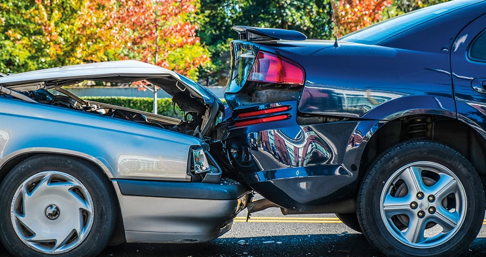 Los principales factores de riesgo incluyen el exceso de velocidad, la imprudencia de conductores y peatones, y el consumo de alcohol antes de conducir.