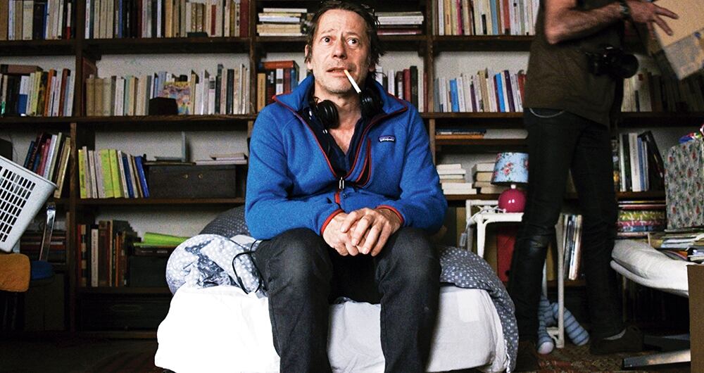 Cigarrillo en mano, Amalric habló desde su apartamento en París. En Eslovenia, España y Portugal ha mostrado su cine; lo espera Japón.