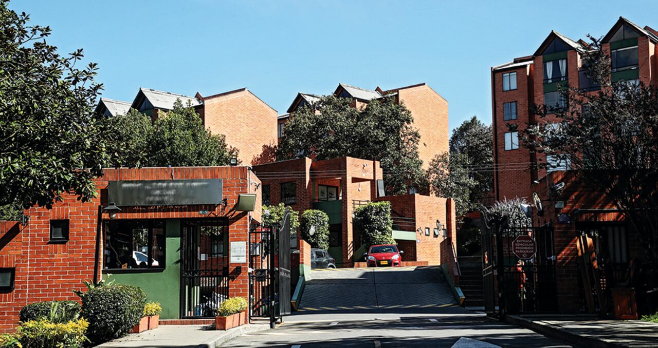 En un conjunto cerrado, en el norte de Bogotá, en la localidad de Suba, fue cometido el doble homicidio que tiene aterrorizados a los vecinos del sector.