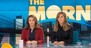 Bradley Jackson (Reese Witherspoon) asume el rol de copresentadora del programa matutino junto a Alex Levy (Jennifer Aniston). Las dos han sido muy elogiadas.