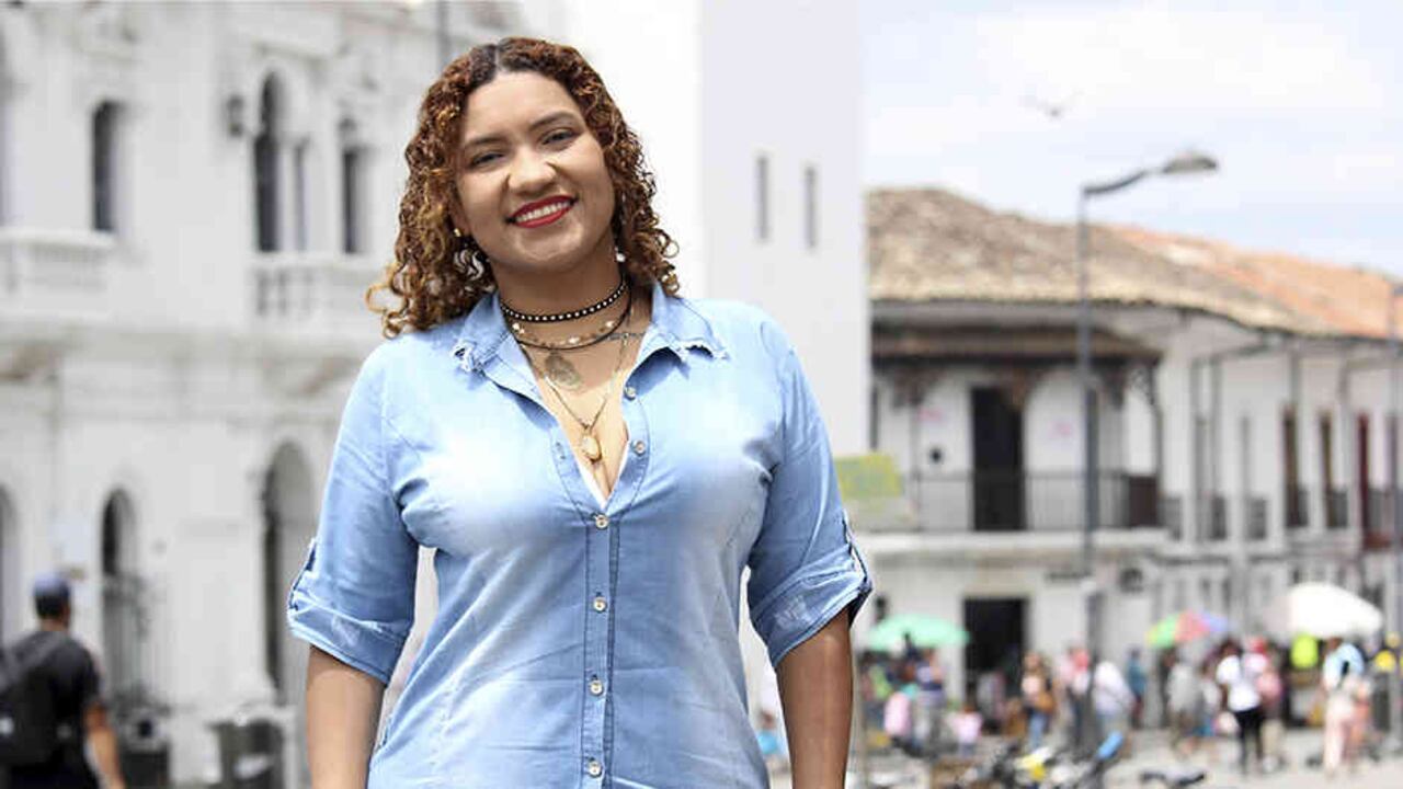 Claudia Quintero, a partir de su historia como víctima del conflicto, se convirtió en una líder que brinda apoyo emocional a otros.