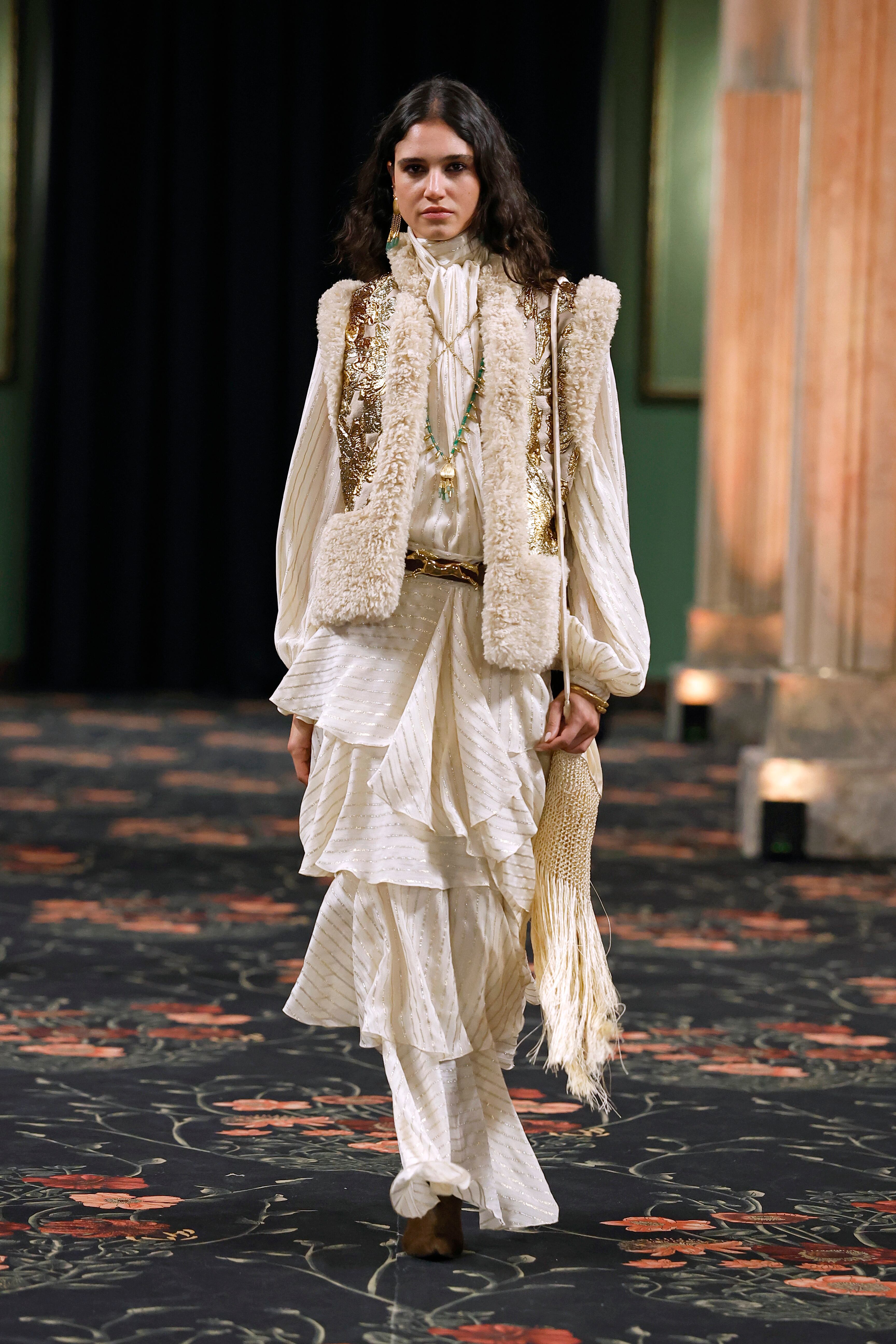 Johanna Ortiz, la diseñadora caleña, fue la encargada de inaugurar la Mercedes Benz Fashion Week Madrid 2026 con su colección 'Alma'