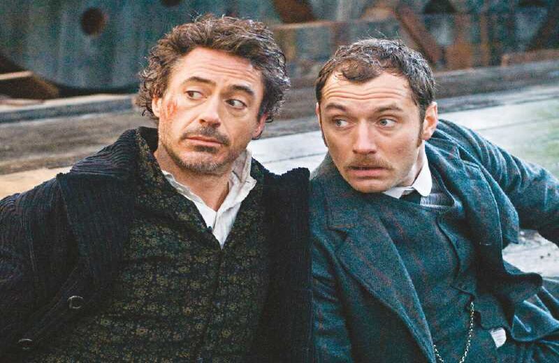 También, como la pareja de Sherlock Holmes y el doctor Watson.