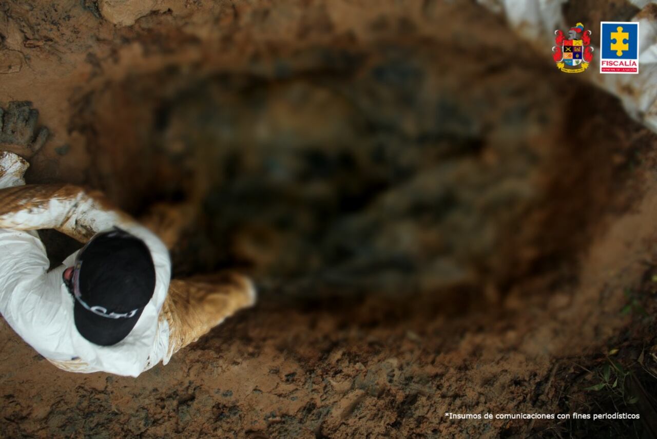 Fosa donde hallaron ocho religiosos asesinados por las disidencias de Iván Mordisco en Guaviare.