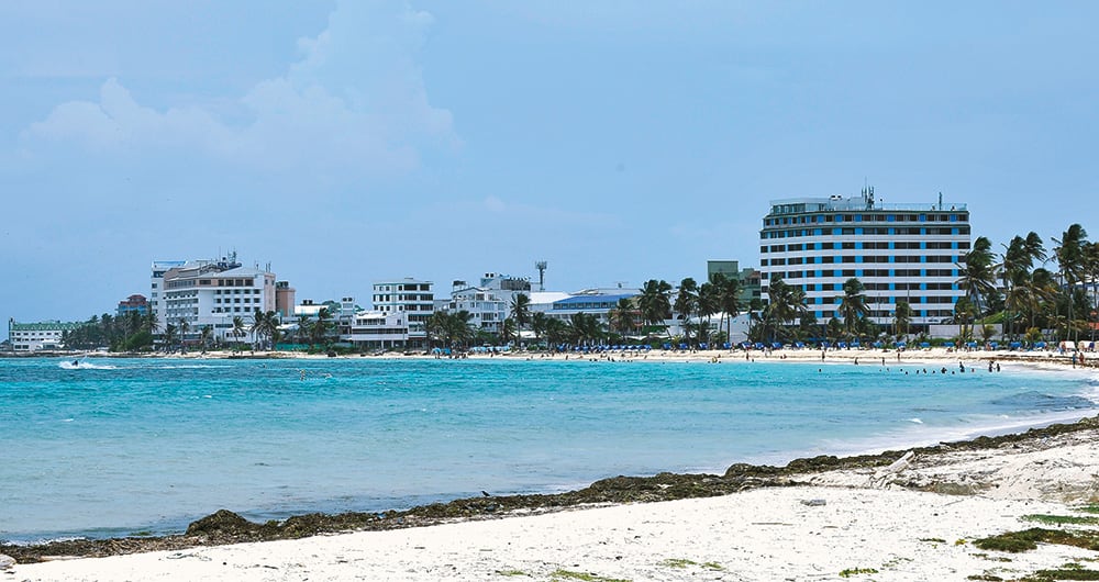 La Industria Licorera de Caldas (ILC) se concentró en proveer una arena de vidrio reciclado para aportar a la recuperación de la infraestructura de las islas.