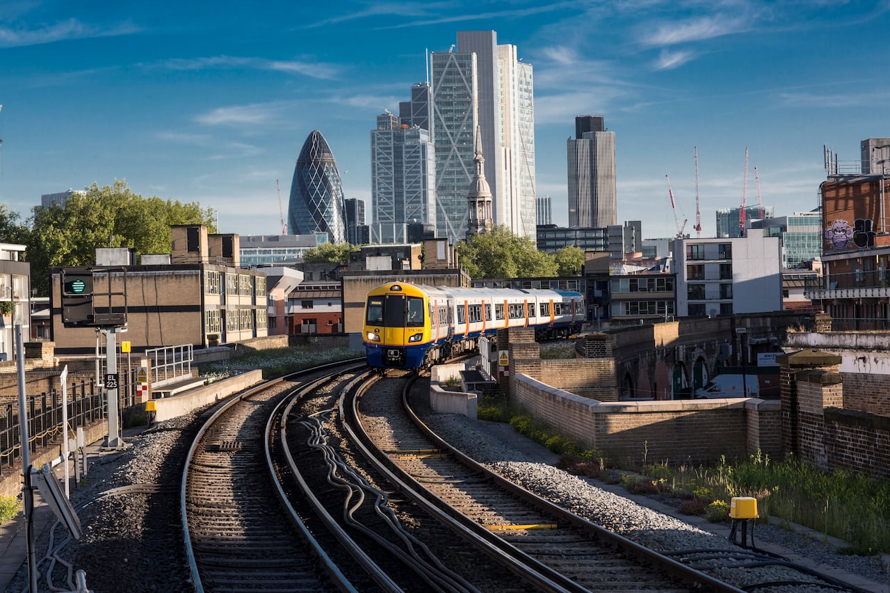 ¿Cuánto cuesta viajar en tren de Londres a Paris y cuánto dura el trayecto?