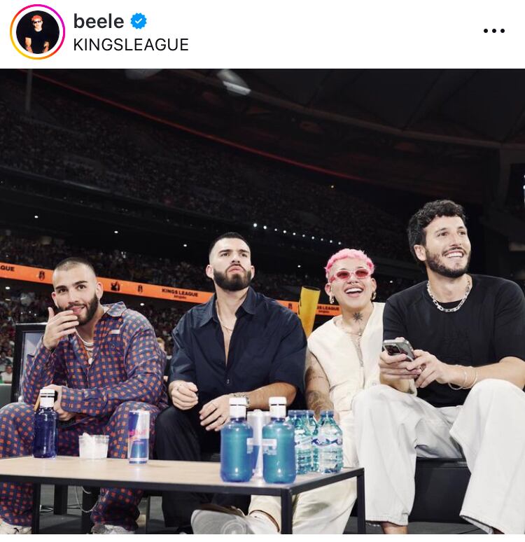 Beele denuncia cantante