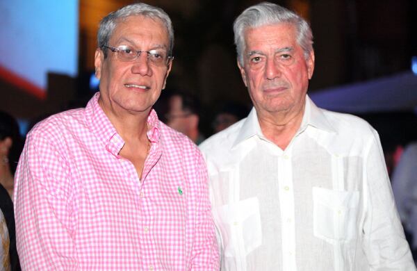 Jorge Dávila y Mario Vargas Llosa.