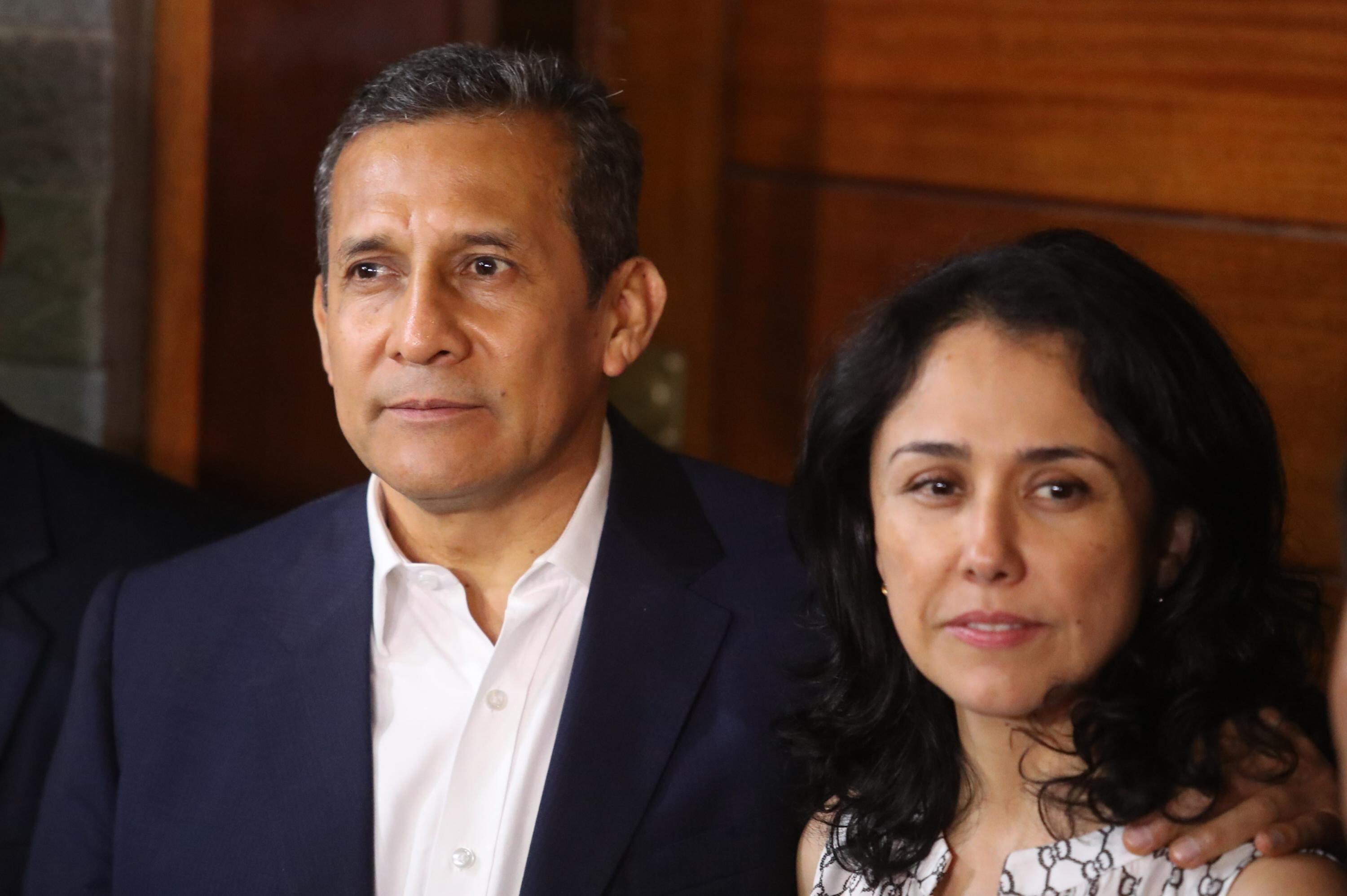 Fotografía de archivo fechada el 30 de abril de 2018 que muestra al expresidente peruano Ollanta Humala (i) y su esposa, Nadine Heredia (d).