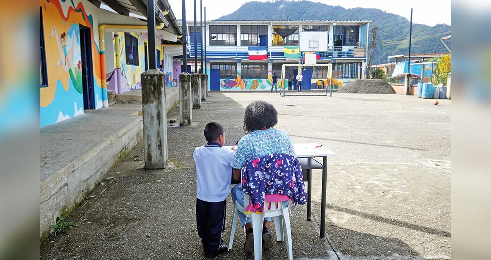 La guerra en El Plateado no solamente afecta a los adultos. En medio de la intensa violencia que se da en la región, han quedado los más pequeños.  