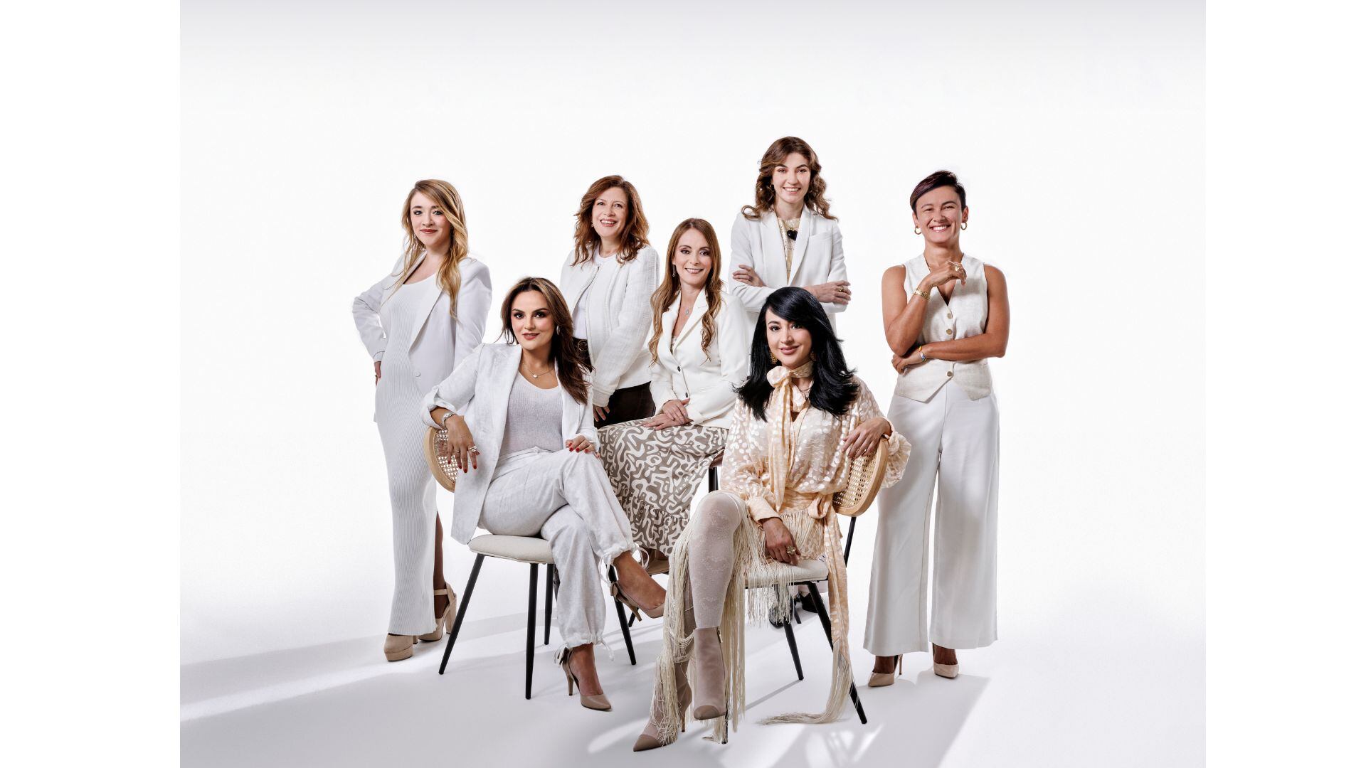 De pie: Juliana Posada, María Margarita Castro, Natalia Jiménez Aristizábal y Ana María Orozco Zuluaga. Sentadas: Ana Catalina Garnica, Lyda Wilches y Rafid Tatiana Contreras