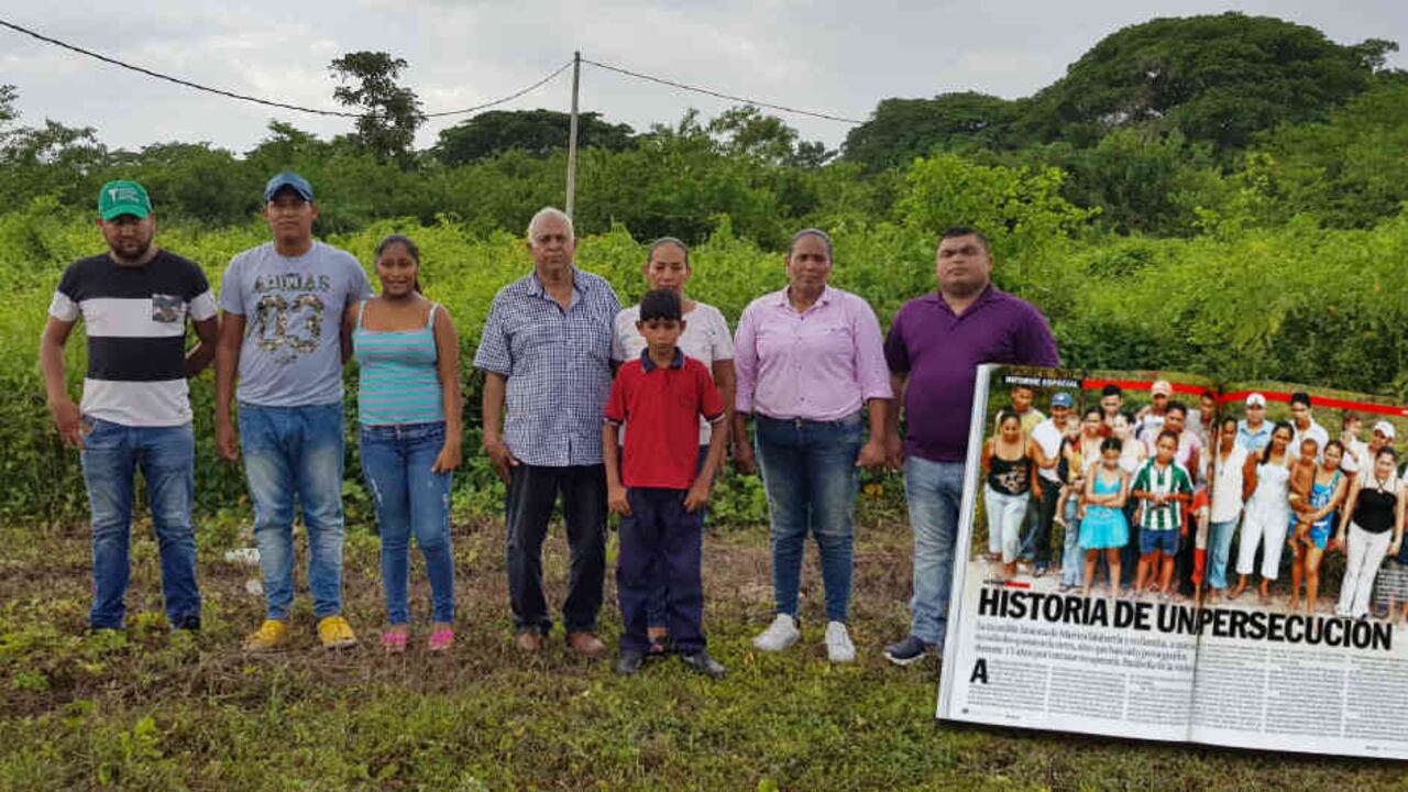 Cinco de los Salabarría han sido asesinados o desaparecidos. Los 46 miembros restantes siguen desplazados y algunos viven con Maritza, quién también es la líder de 265 víctimas campesinas de Nuevo Mundo en Córdoba.