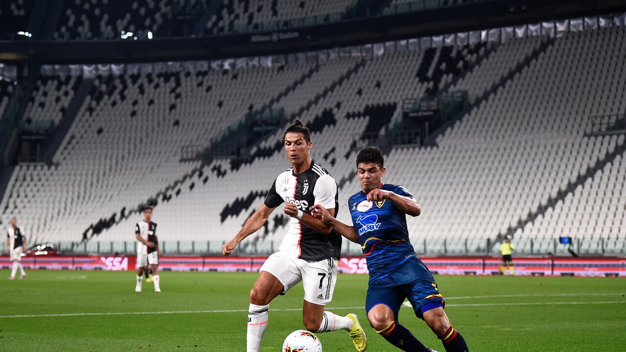 El colombiano llegó a la élite del fútbol italiano vistiendo los colores del Lecce.