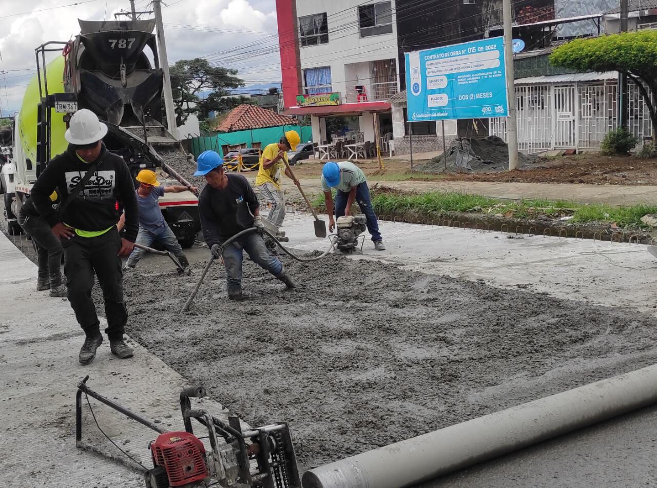 Los interesados deben tener experiencia en trabajos de malla vial y contar con libreta militar.