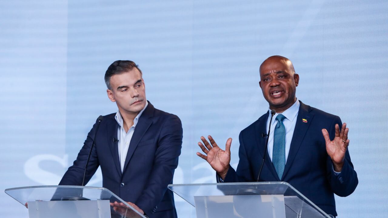 Luis Gilberto Murillo cuestionó las posiciones del coronel José Luis Esparza.