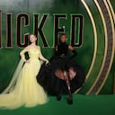 Wicked: Parte I", de Universal, sigue la aventura de Elphaba, una joven de piel verde y poderes sobrenaturales, hasta convertirse en la Malvada Bruja del Oeste, así como su amistad con la bruja buena Glinda, en una reimaginación del universo de Oz.(Photo by Neil Mockford/WireImage)