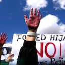 Amini, una mujer de 22 años, fue detenida por la policía moral de Irán. este mes por supuestamente llevar demasiado suelto el velo islámico obligatorio. (AP Photo/Alessandra Tarantino)