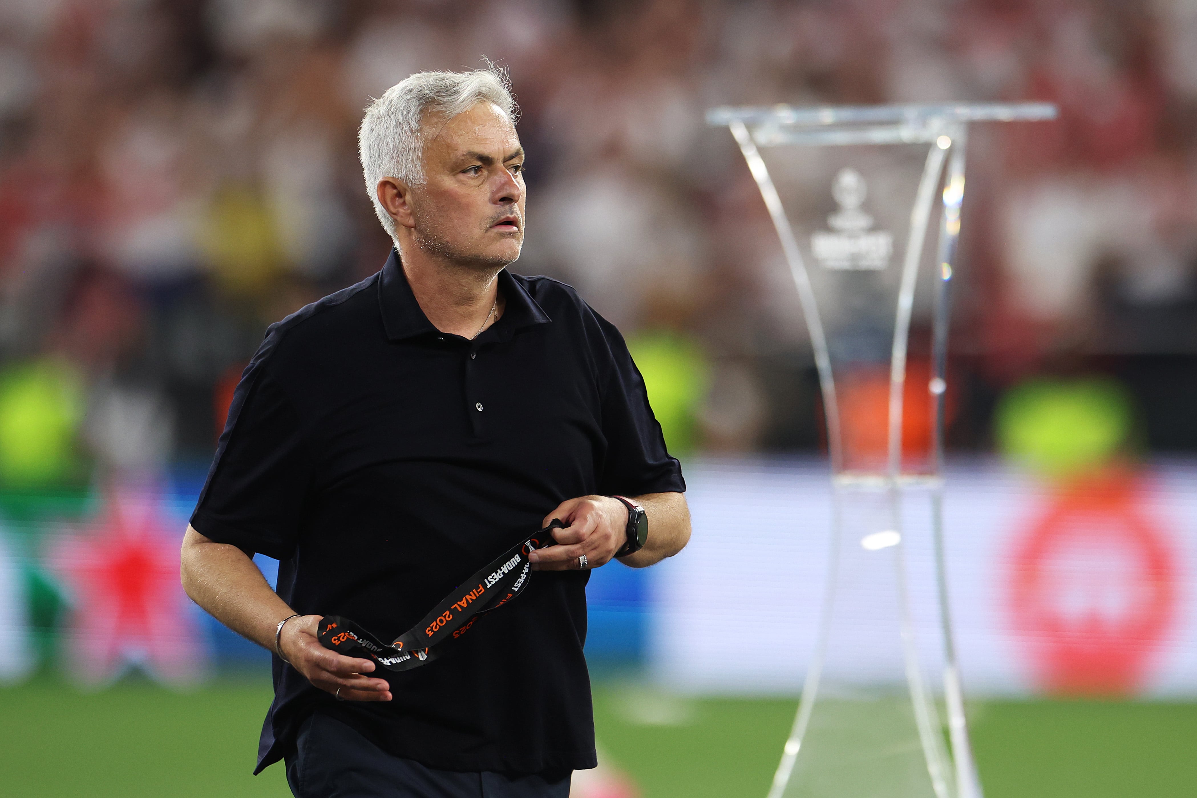 José Mourinho regaló su medalla a pequeño aficionado.