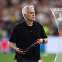 José Mourinho regaló su medalla a pequeño aficionado.