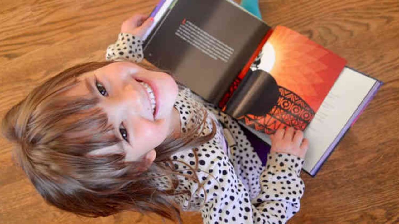 Los libros tienen precios que oscilan entre los 30.000 y 50.000 pesos.