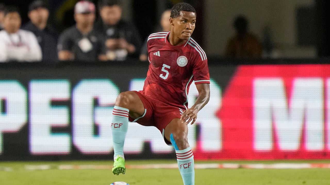 Wilmar Barrios jugando con la Selección Colombia de Mayores