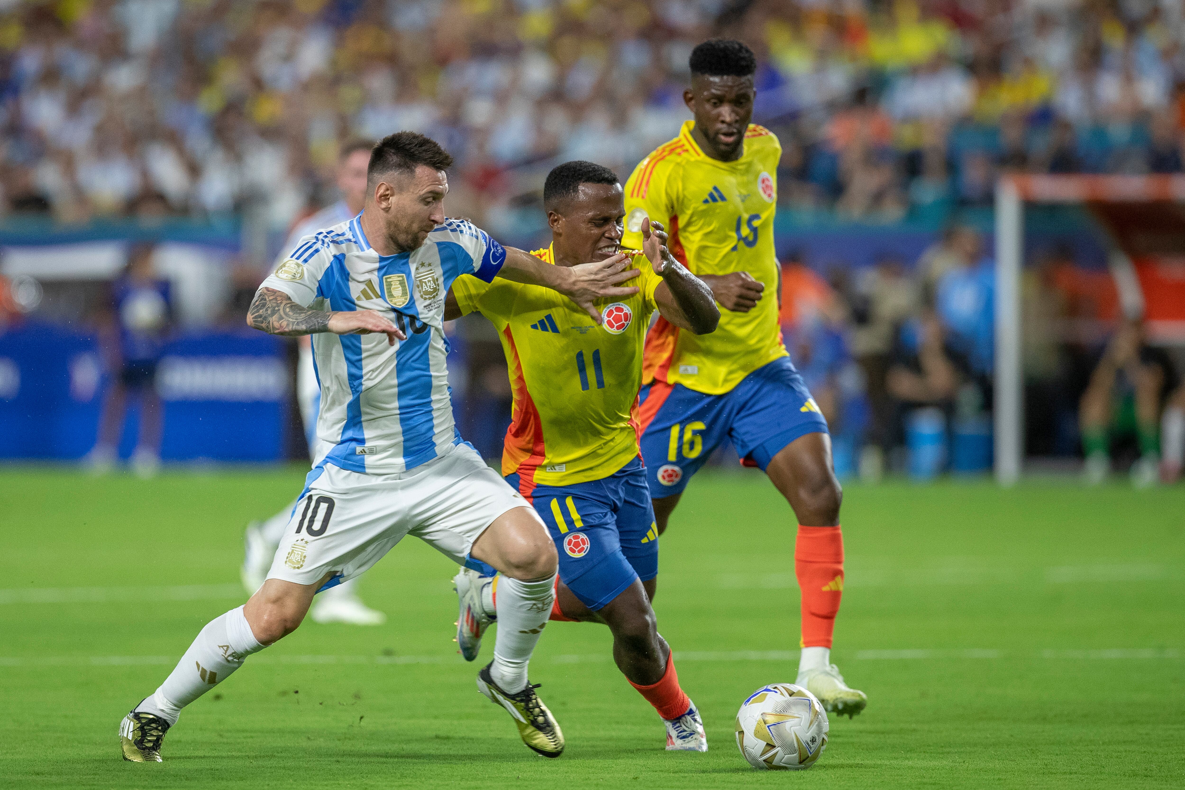 MIAMI GARDENS, FLORIDA - JULY 14: Lionel Messi #10 of Argentina  and Jhon Arias #11 of Colombia battle for the ball during the Copa America Final at Hard Rock Stadium on July 14, 2024 in Miami Gardens, Florida. (Photo by Maciek Gudrymowicz/ISI Photos/Getty Images)