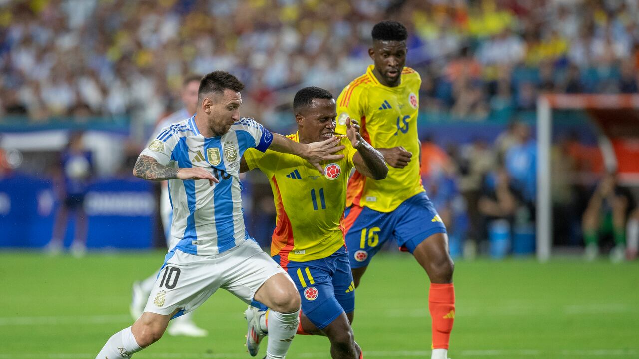 MIAMI GARDENS, FLORIDA - JULY 14: Lionel Messi #10 of Argentina and Jhon Arias #11 of Colombia battle for the ball during the Copa America Final at Hard Rock Stadium on July 14, 2024 in Miami Gardens, Florida. (Photo by Maciek Gudrymowicz/ISI Photos/Getty Images)