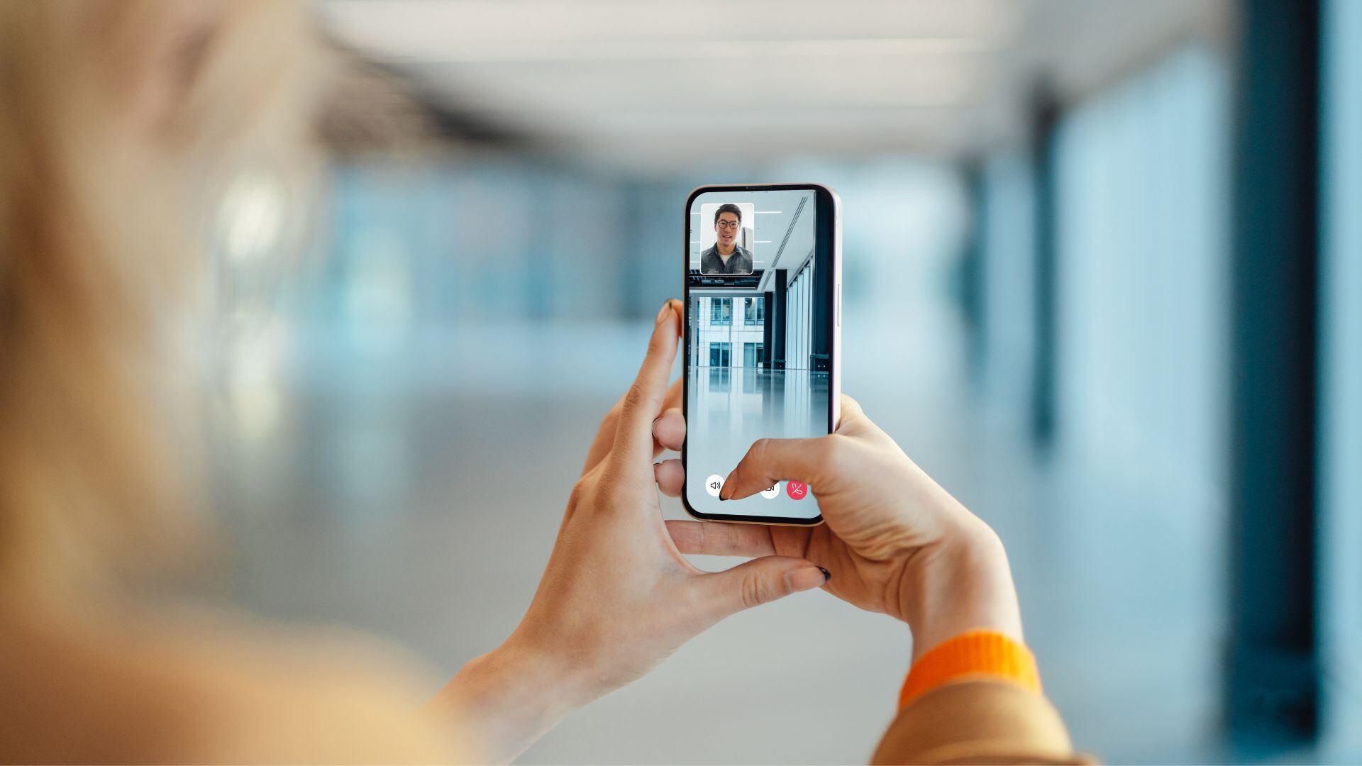 La opción de grabar pantalla viene en la mayoría de celulares.