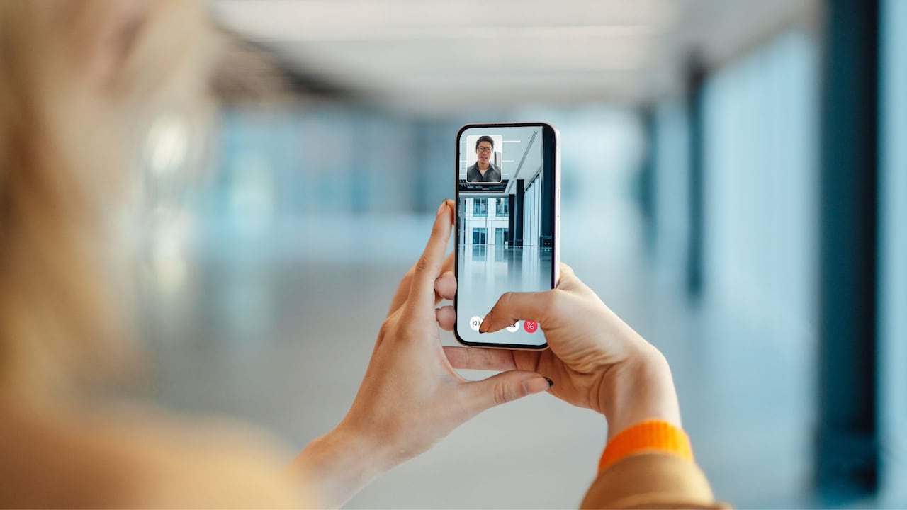 La opción de grabar pantalla viene en la mayoría de celulares.