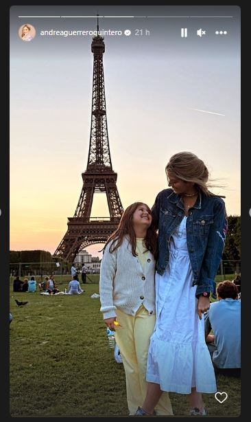 Andrea Guerrero viajó a París junto a su hija