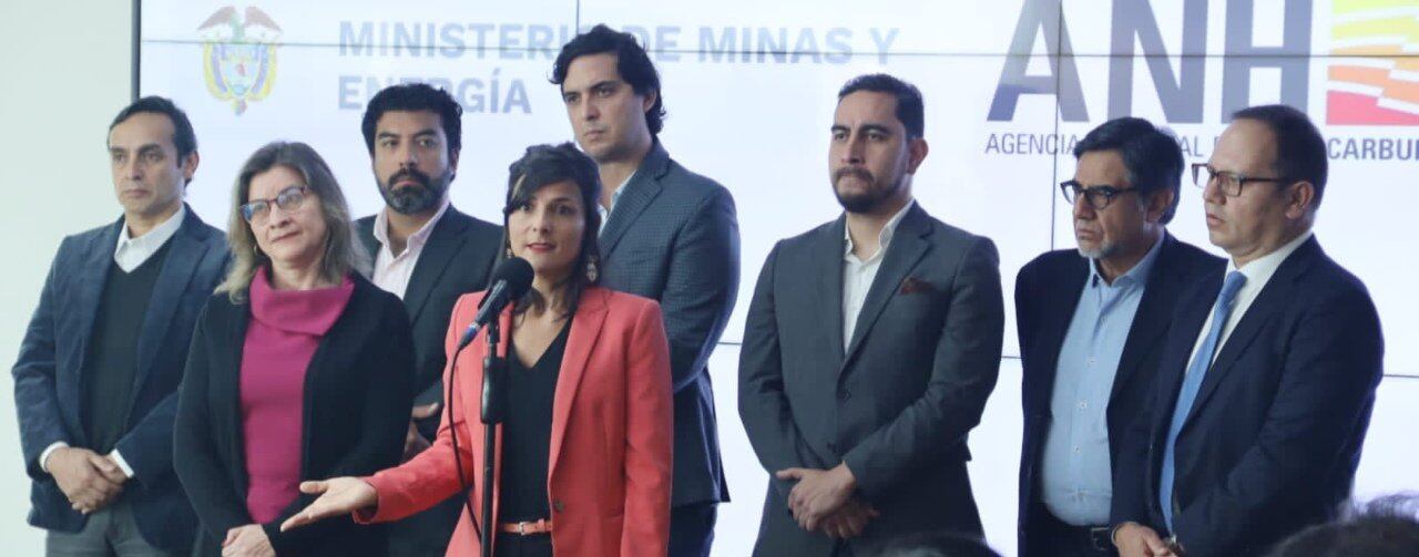 Ministra de Minas y Energía, Irene Vélez, en declaraciones a medios en torno a la polémica del informe que señala el panorama de las reservas de gas y petróleo en el país.