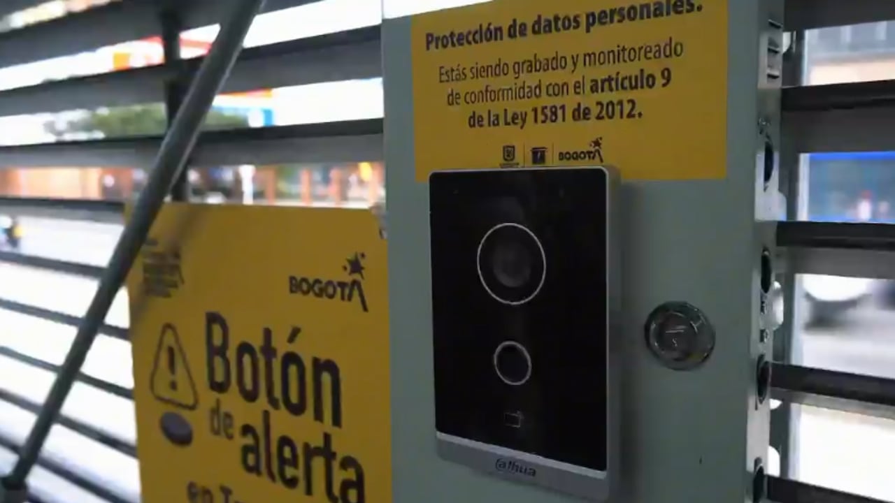 El nuevo Botón de Alerta instalado en estaciones de TransMilenio permite reportar emergencias en tiempo real.