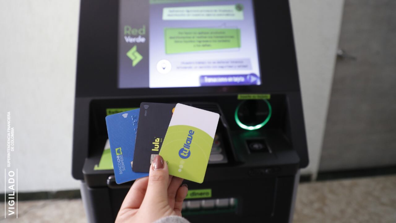 Servibanca facilita el pago de servicios públicos y privados, cambio de clave, operaciones no tradicionales como donaciones, recarga de la tarjeta tullave y el pago de impuestos.