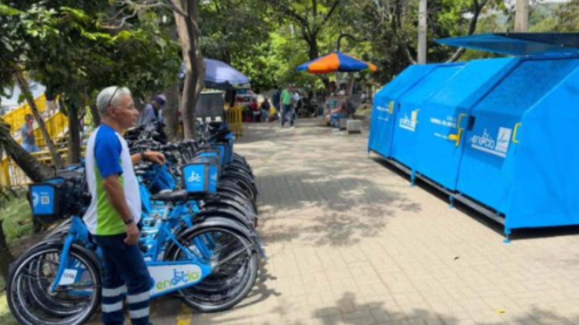 Las nuevas estaciones de EnCicla en las terminales Norte y Sur buscan facilitar la movilidad de viajeros y ciudadanos en Medellín.