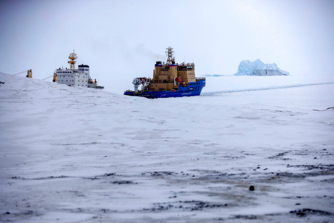 Según el Centro Nacional de Hielo de Estados Unidos, el iceberg A-76 empezó a separarse el 13 de mayo de la banquisa de Ronne.