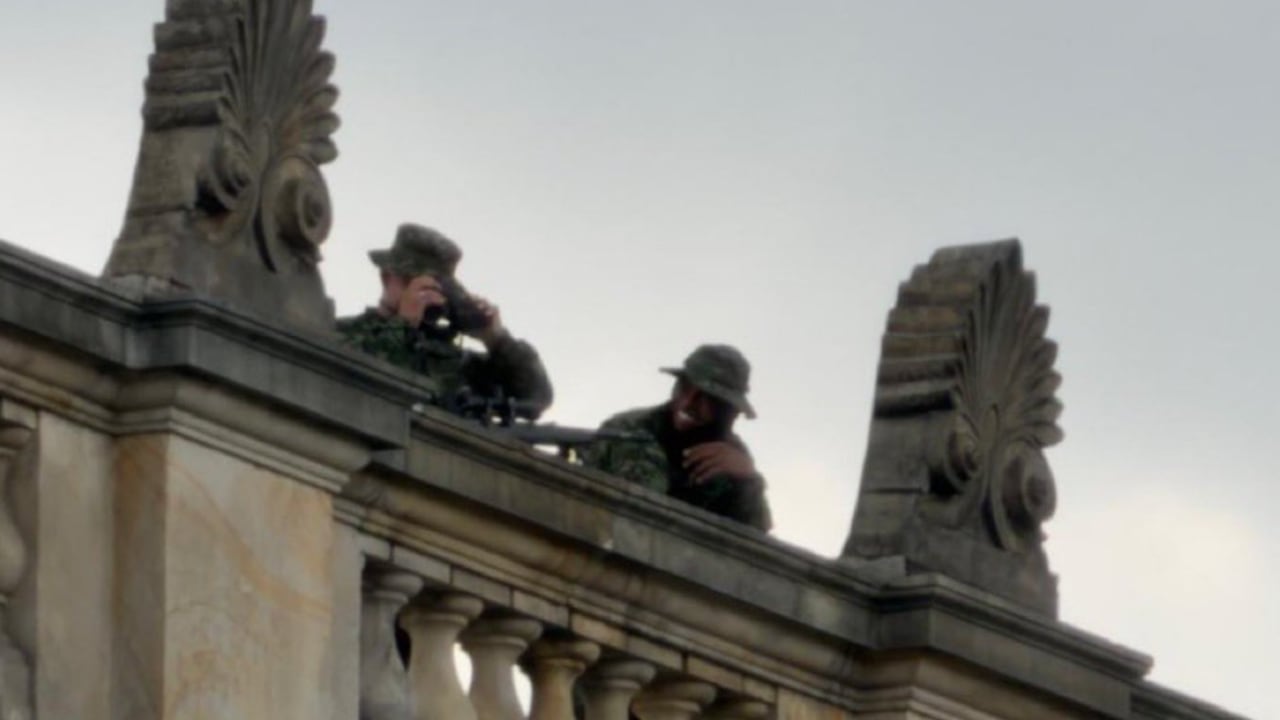 Funcionarios de la seguridad de Gustavo Petro en la marcha del 14 de octubre.