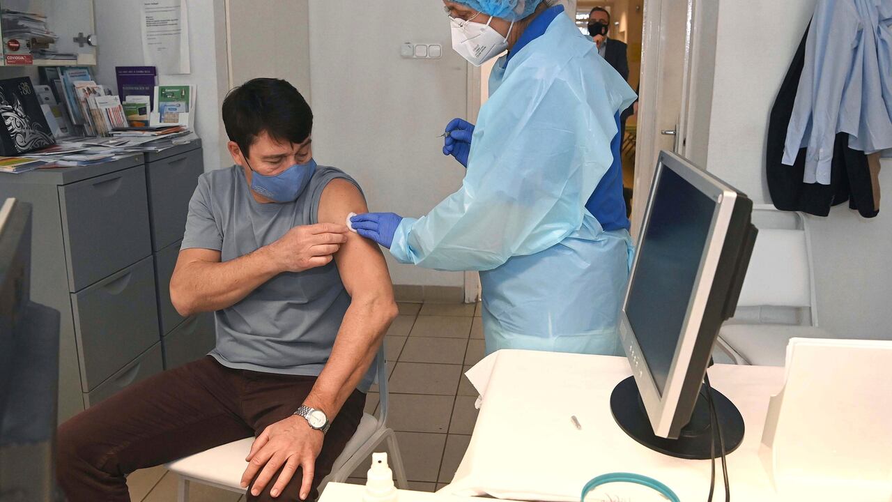 Una clínica que ya no está en operación pasó el listado de personal médico para aplicación de la vacuna contra el coronavirus