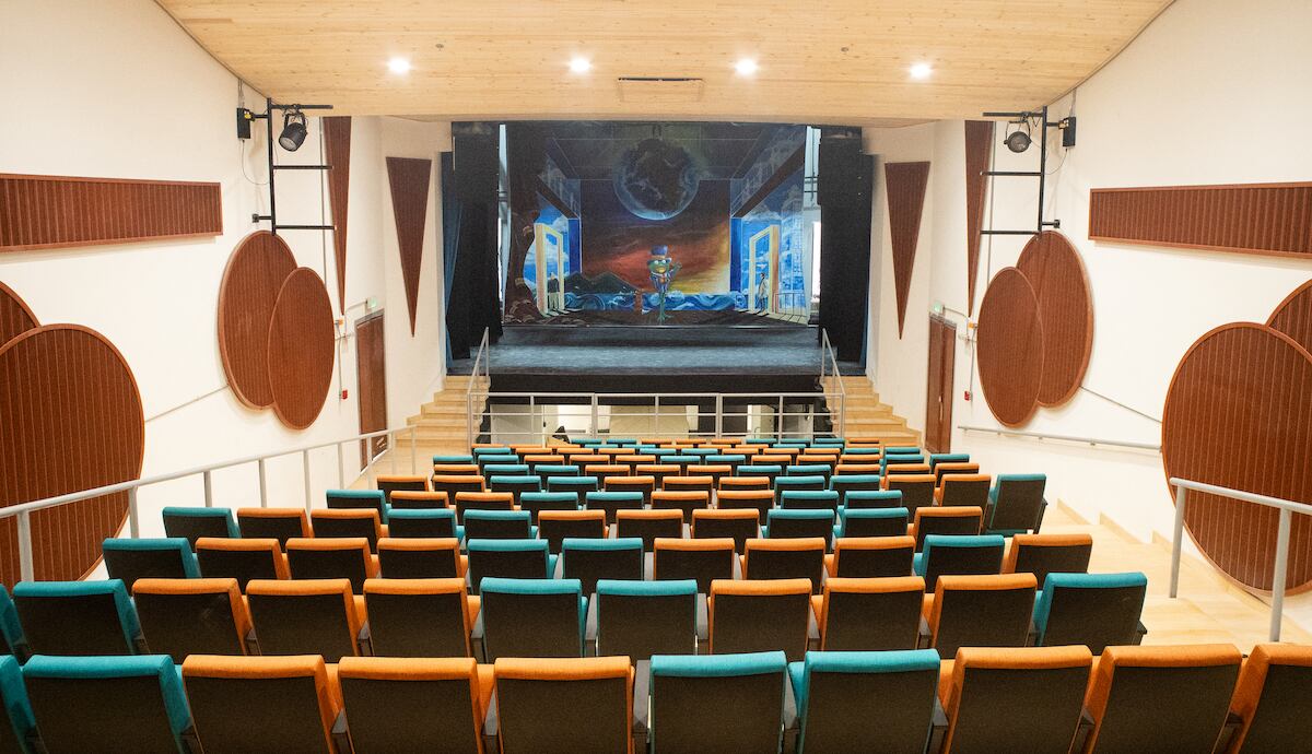 Se habrían presentado irregularidades en diferentes contratos.