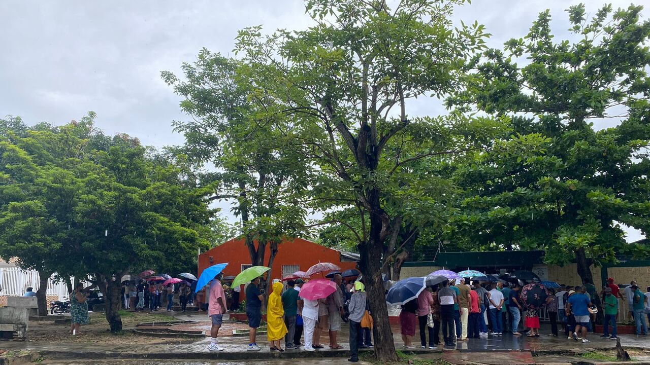 La jornada electoral en Barranquilla transcurre en medio de lluvias