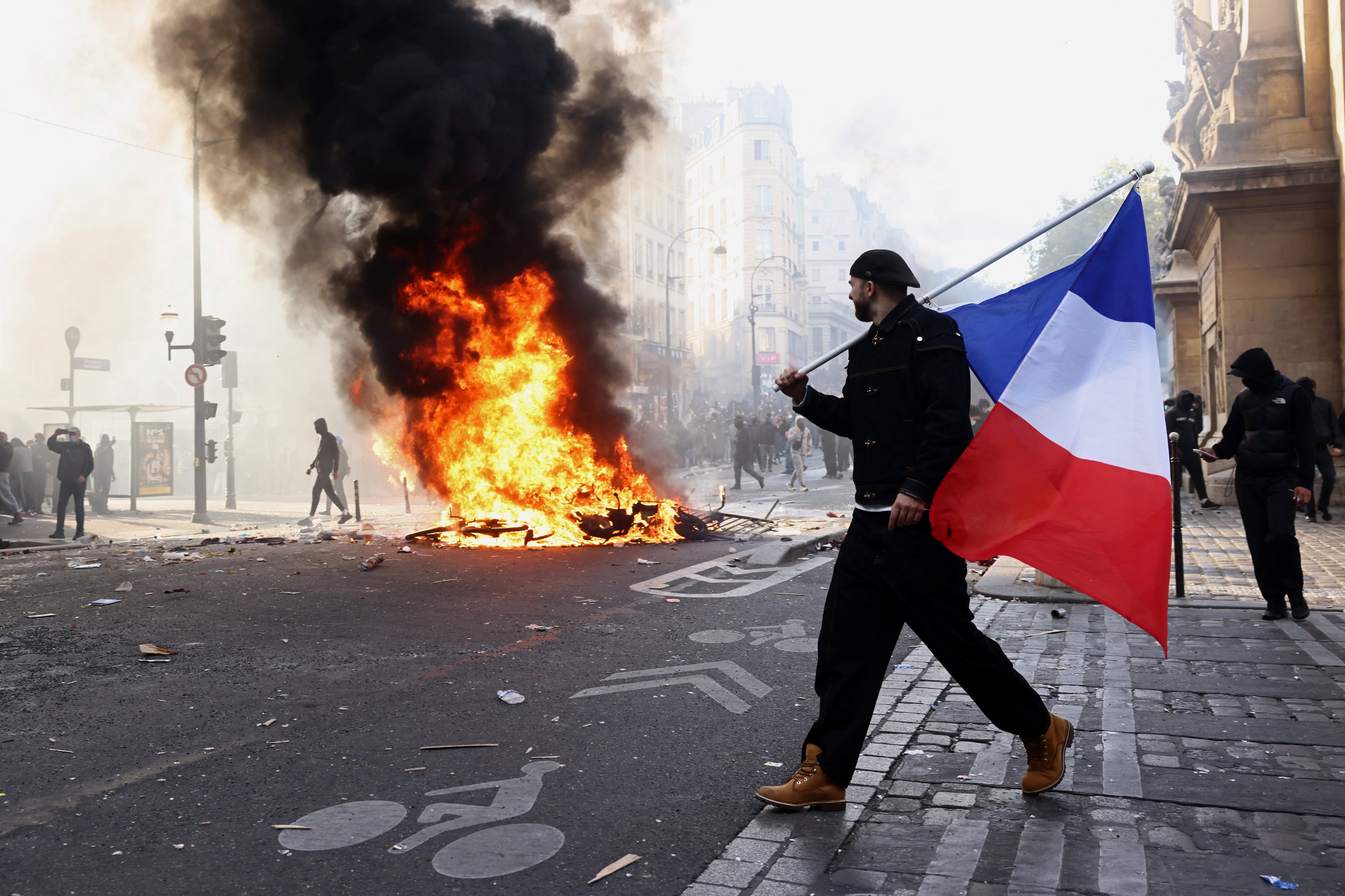 Las protestas en Francia también expresan un malestar  por el costo de vida que pone a prueba la promesa de igualdad que ofrece el Estado.