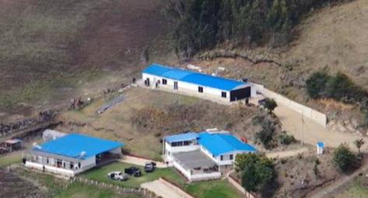Las autoridades buscan establecer si esta finca era un centro de reuniones de narcos, al parecer, se hacían cumbres mafiosas.