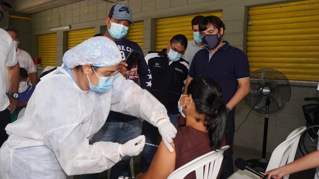 Jornada de vacunación contra Covid-19 continúa en Barranquilla.