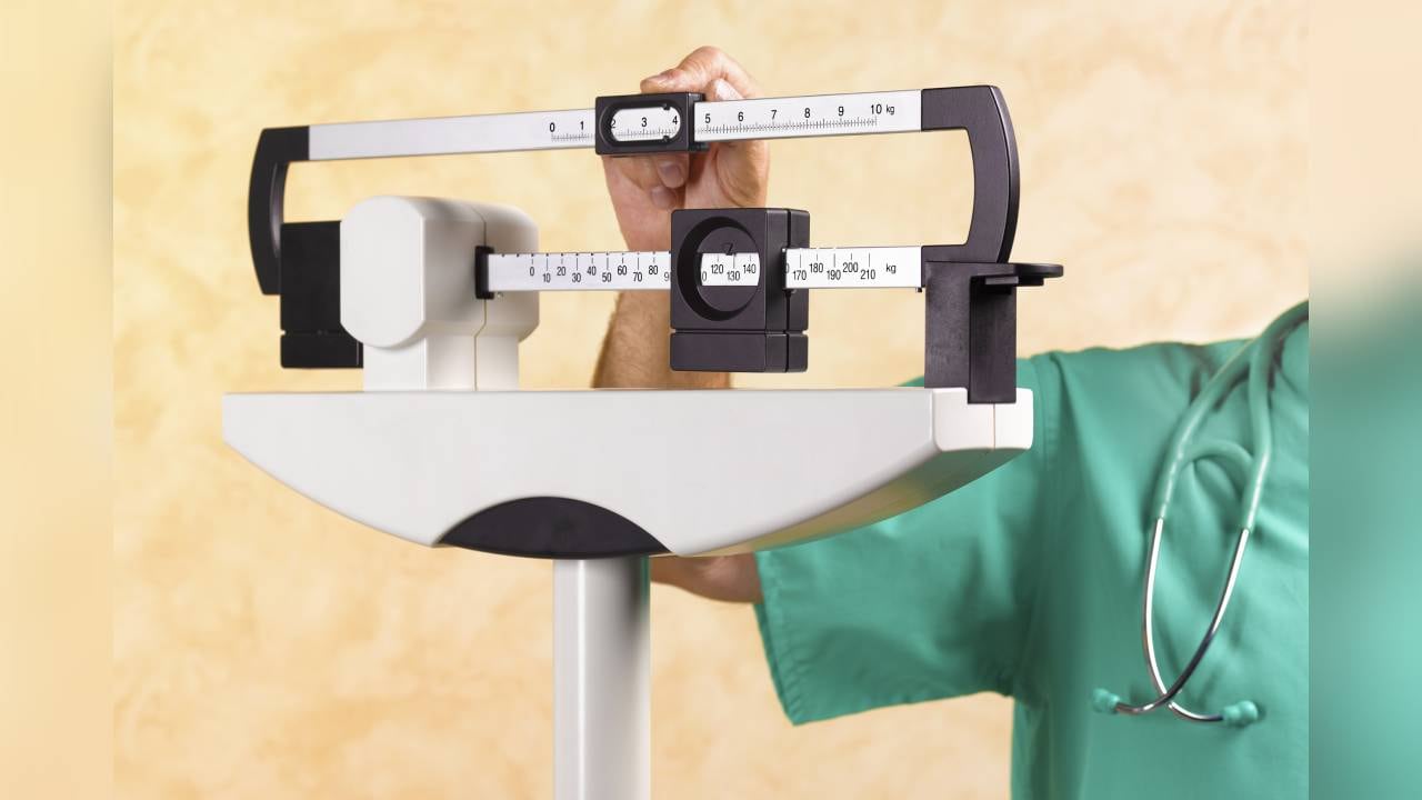 Cuando se busca bajar de peso, el té de manzanilla es una potente ayuda para alcanzar la figura anhelada. Foto: GettyImages.