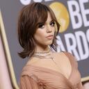 La actriz de Merlina deslumbra en los Globo de oro 2023. Foto: Getty Images.