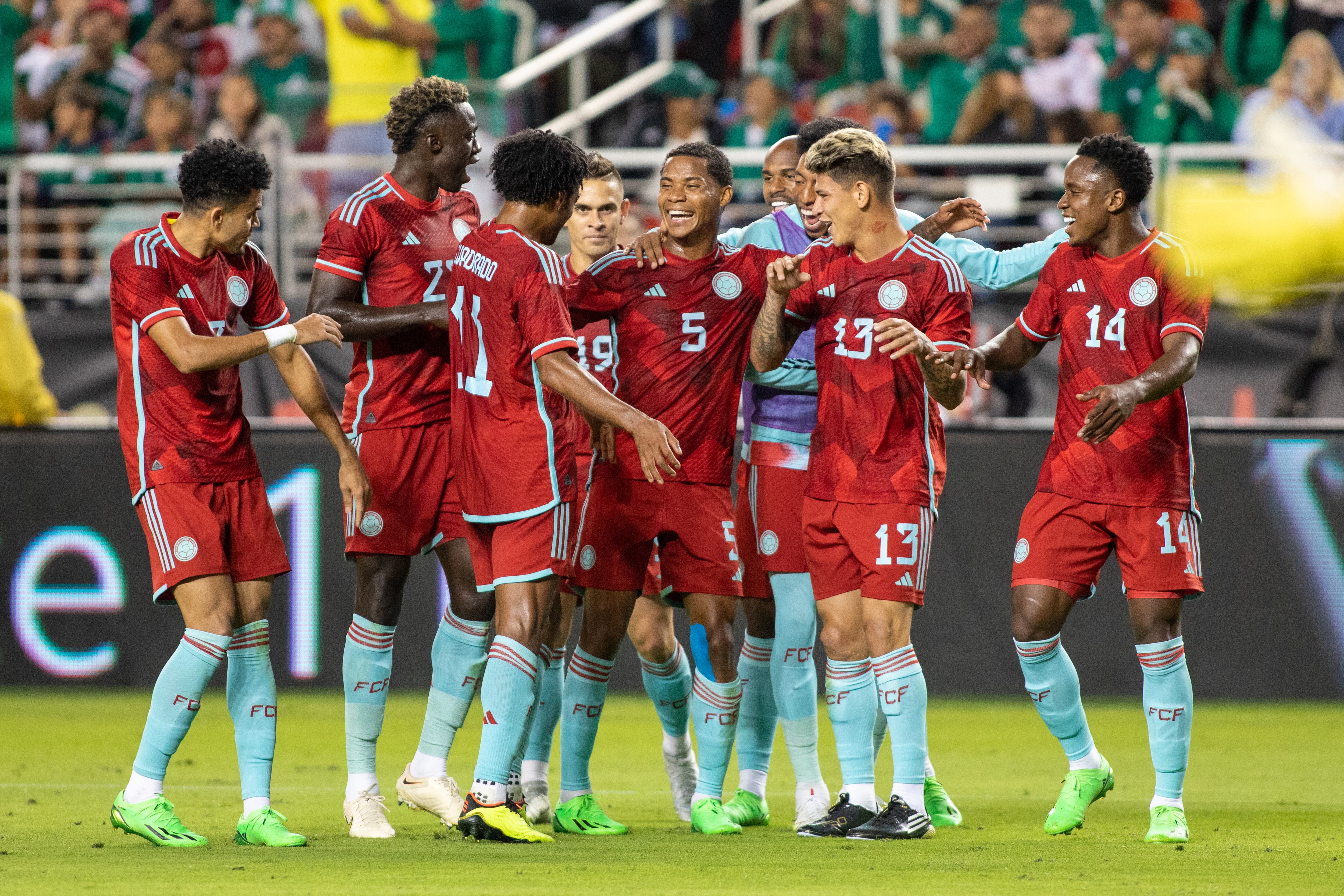 Un soberbio golazo de Wilmar Barrios destrabó el juego ante México.