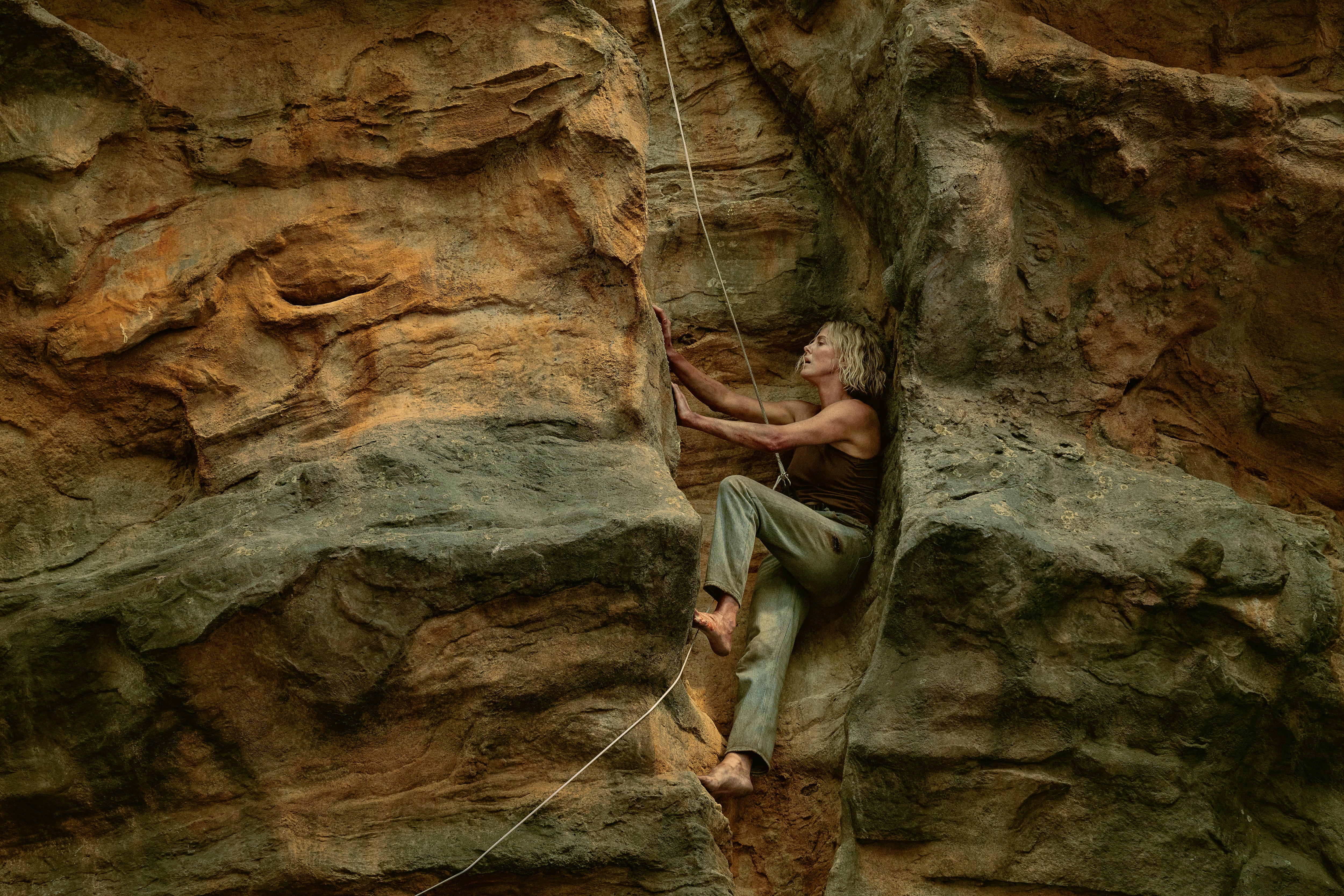 ‘Apex’, la película protagonizada por Charlize Theron en Netflix ya alcanzó el número 1 a nivel global y liderando en 86 a 89 países en sus primeros días.