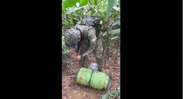 la Armada de Colombia y del Ejército Nacional adscritas a la Fuerza de Tarea Conjunta “Titán”, ubicaron y neutralizaron explosivos artesanales de alto poder, que pretendían ser usados para atentar contra la comunidad de la zona y los uniformados que ejercen labores de control y seguridad en el departamento del Chocó.