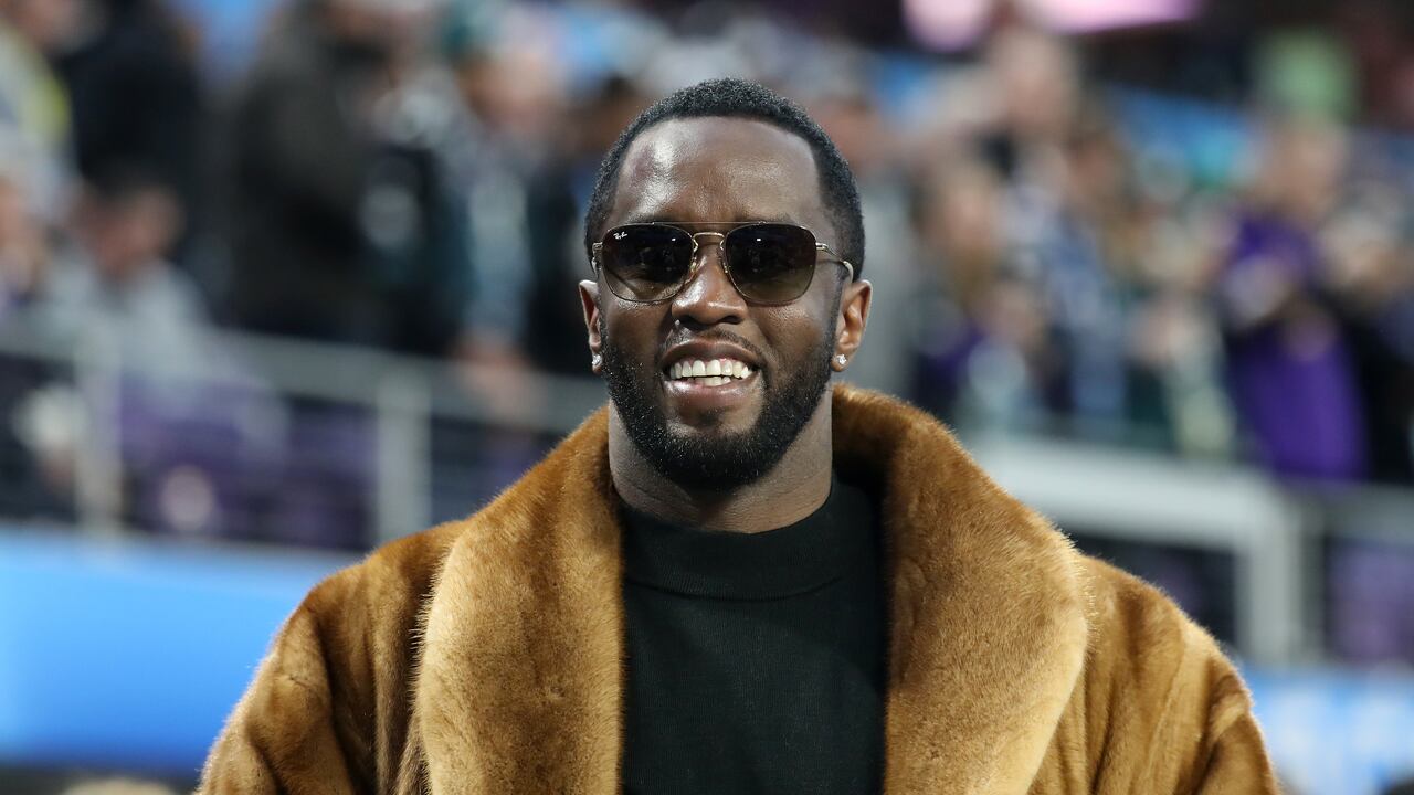 Durante su testimonio en la corte de Manhattan, Ventura describió cómo fue obligada a participar en encuentros sexuales organizados por Combs, conocidos como "freak offs", donde se le asignaban alias como "Jackie Star" y "Veronica Banga" para ocultar su identidad.