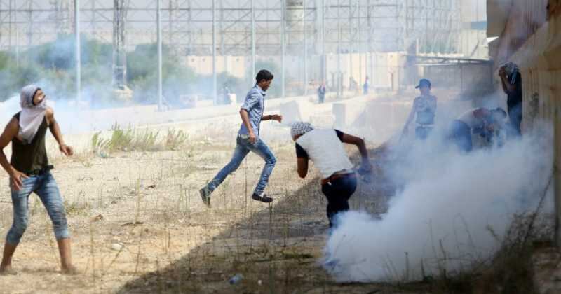 Choque entre manifestantes palestinos y las fuerzas del orden israelíes al norte de la frontera de Gaza